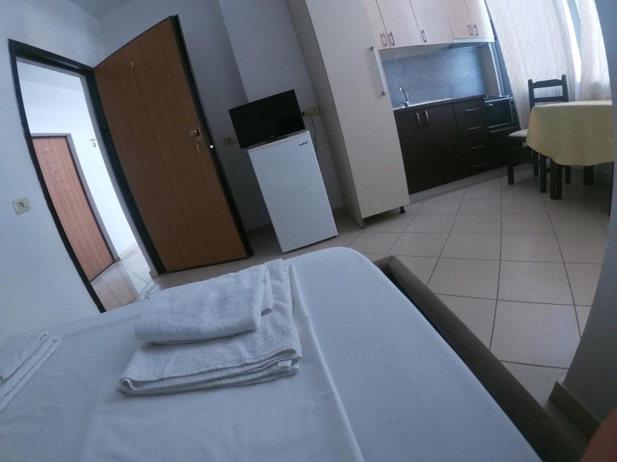 Honey Apartments Near Promenade Saranda Extérieur photo